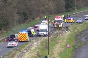 A303 shuts near Salisbury due to serious collision