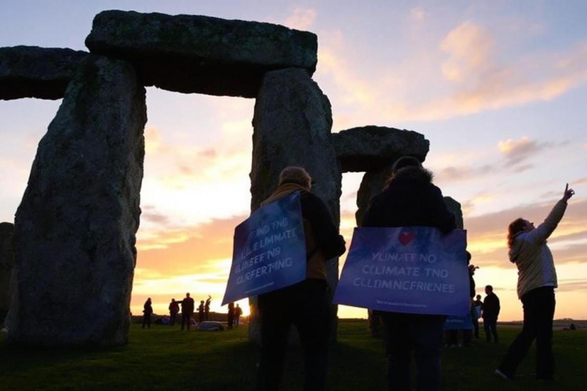 Climate activists cleared following Stonehenge protest - The Art Newspaper